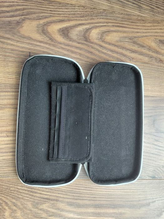 Vând Nintendo Switch în stare impecabilă, fără zgârieturi sau probleme