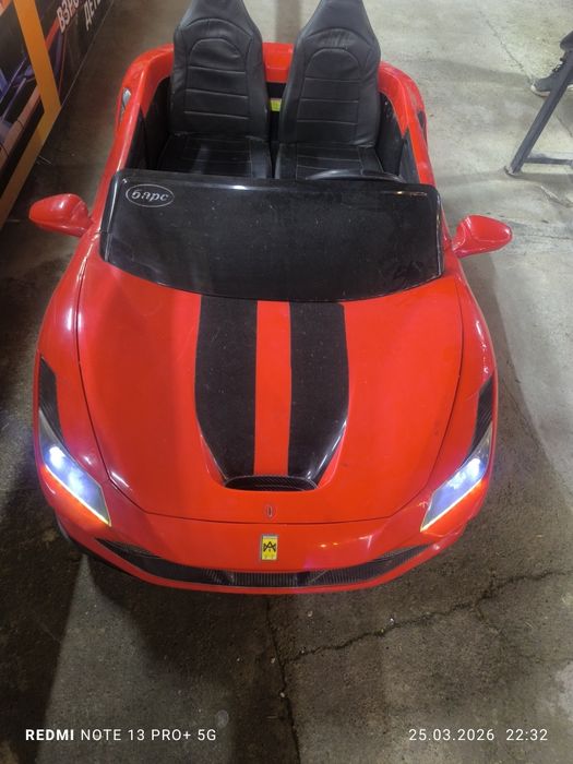 Ferrari детский машина в хорошем состояние грузо подемность 100кг