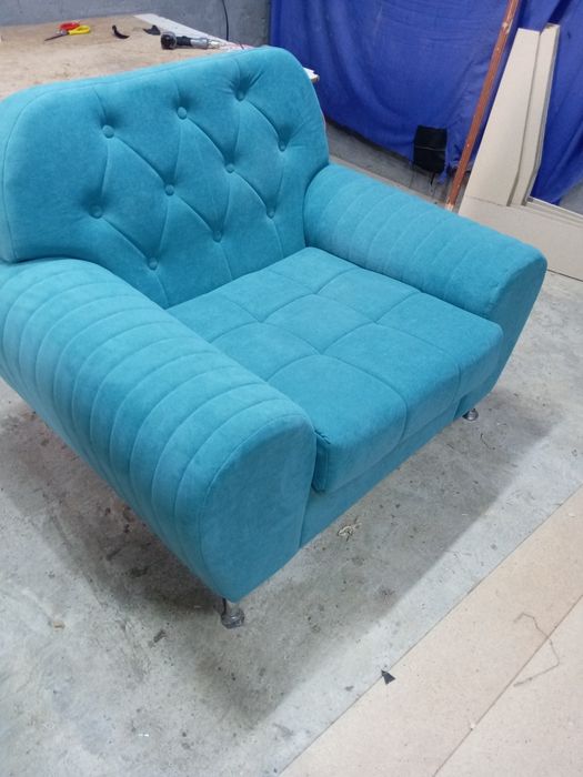 Реставрация и перетяжка старый мягкий мебели