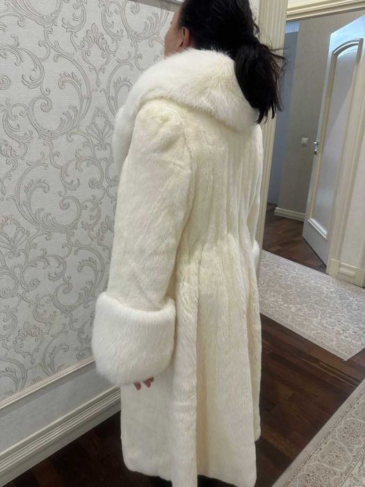 Новая шуба из стриженной норки,  Ни разу не носили