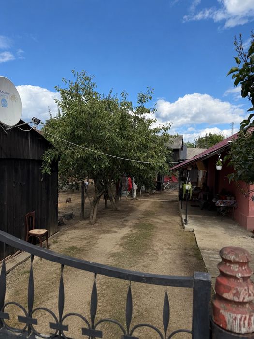 Casă de vânzare cu teren de 805 mp în comuna Brodina, sat Falcău.
