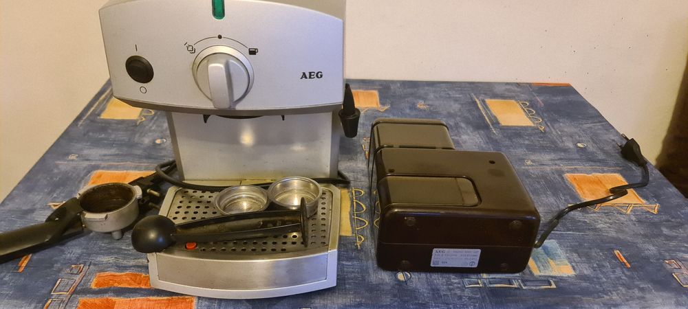Кафемашина и кафемелачка AEG