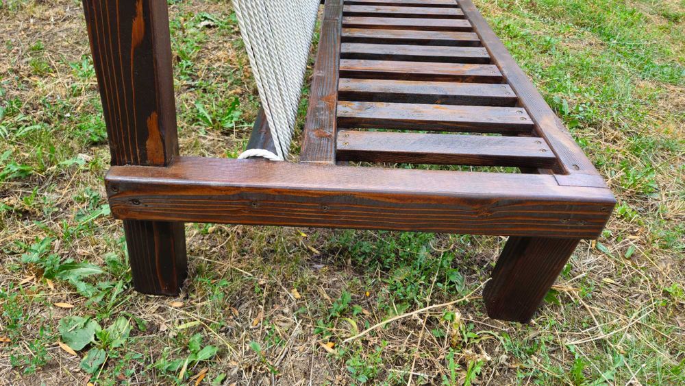 Продавам ръчно изработени двусед дивани от масивно дърво