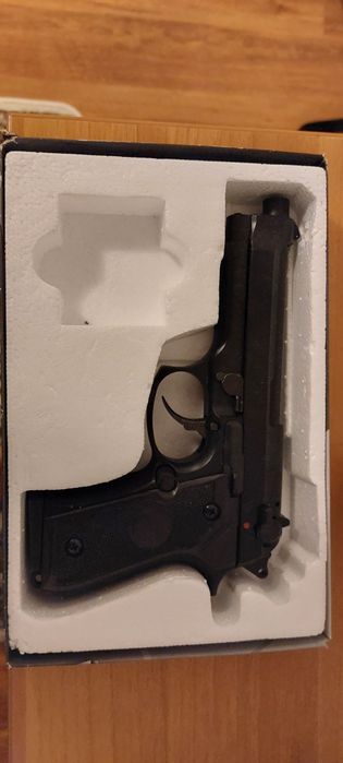 Pistol airsoft m92f