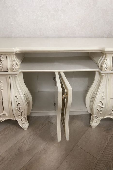 Мебель для гостиной ( 2 серванта, комод )