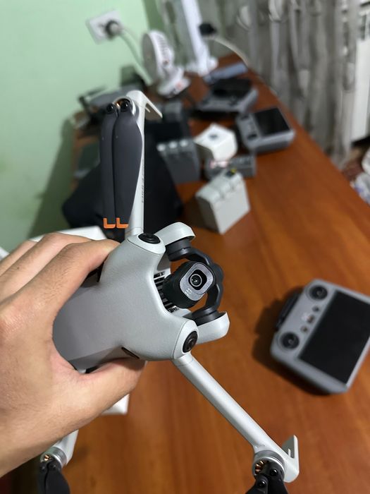 DJI Mini 4 Pro Fly More Combo