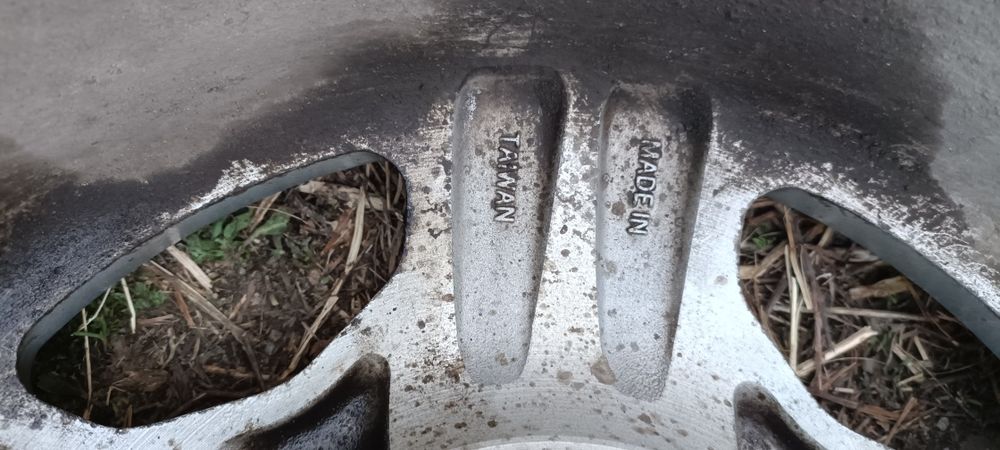 Продам комплект пегко сплавных дисков R15