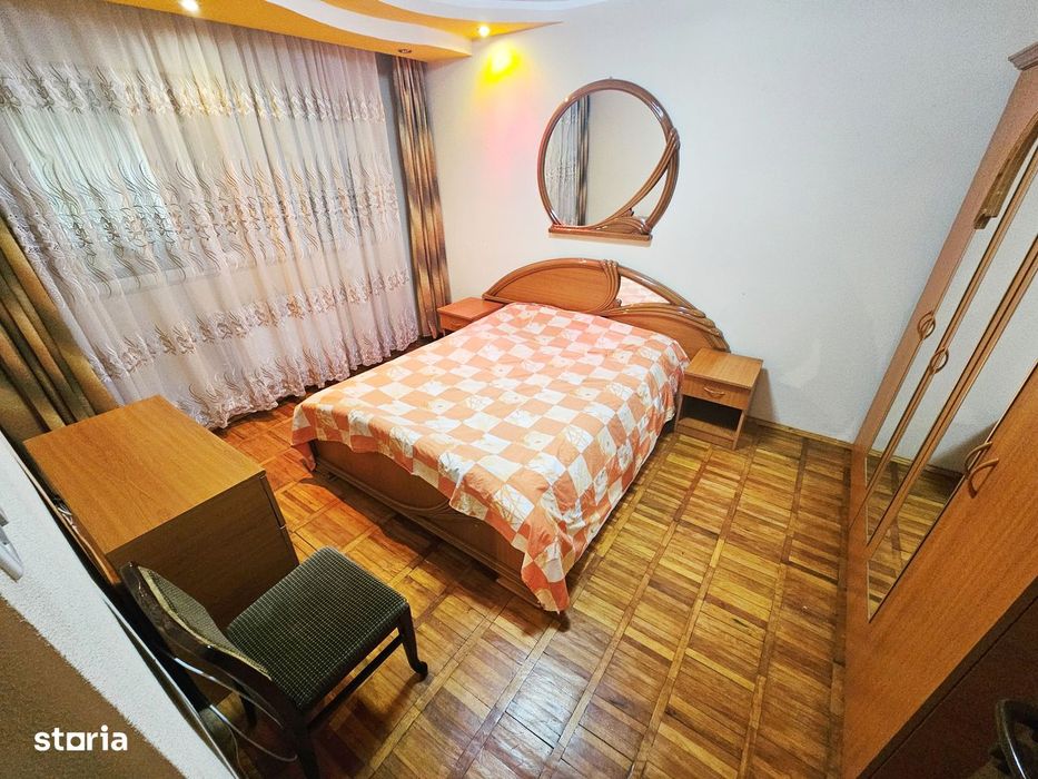 Apartament cu 4 camere, balcon MOBILAT , UTILAT , zona Nae Leonard