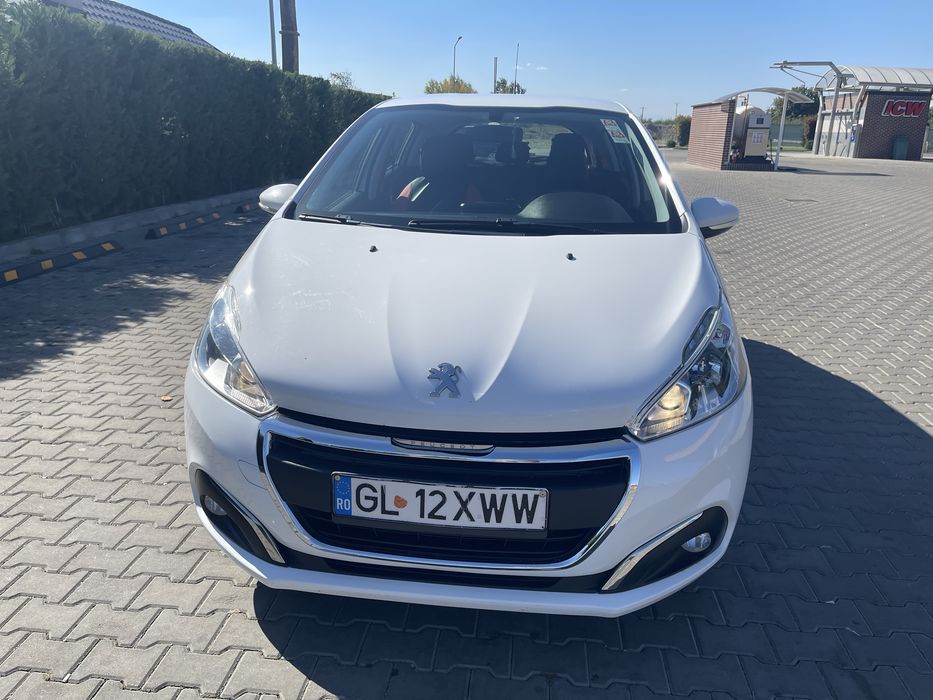 Vand Peugeot 208 ,1560 cmc/55kw/ numar locuri 5 ,1635kg . Masina perfecta ,pentru doamne si domnisoare ,perfecta pentru  incepatori !