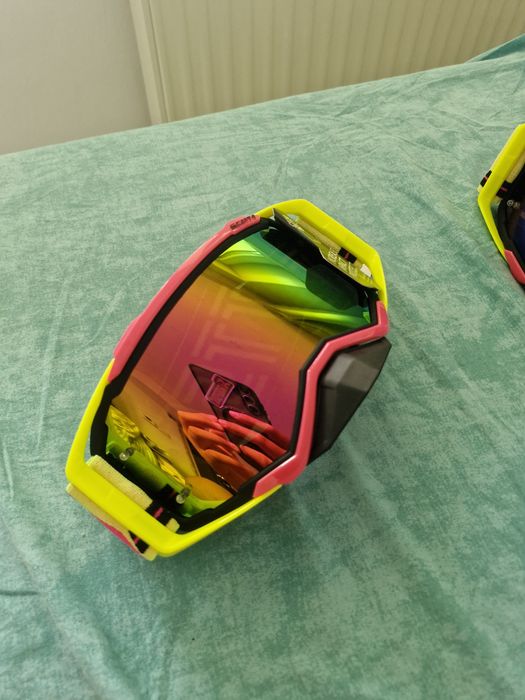 Vand 2 perechi de ochelari pentru enduro