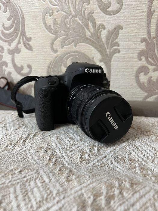 Canon EOS 77D продам фотоаппарат