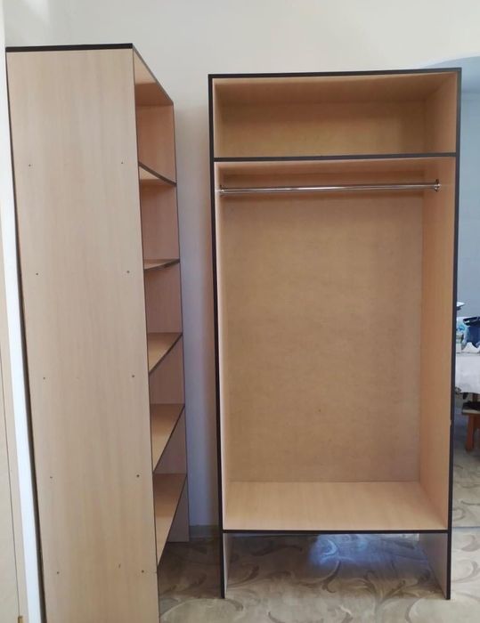 Продам 2 стеллажа