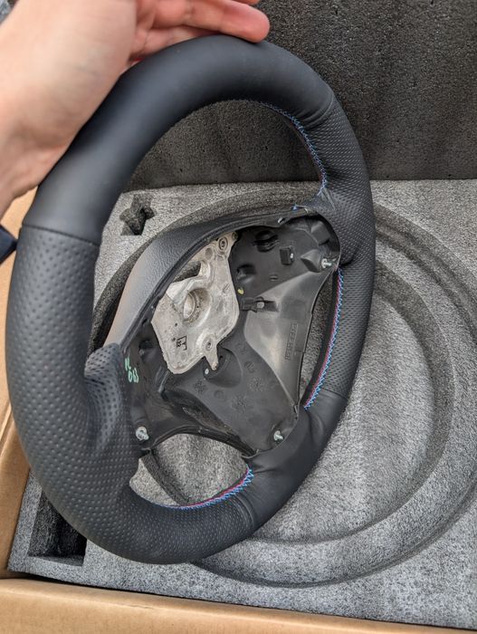 Volan BMW E90 model M, Husa  din piele, cusatura M