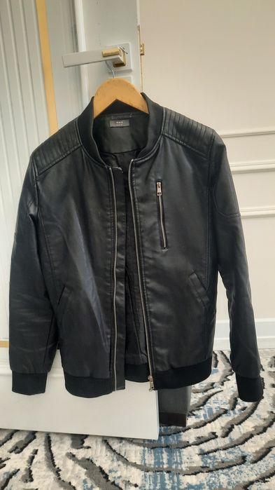 Продам кожиний кастюм фирма махк лондин