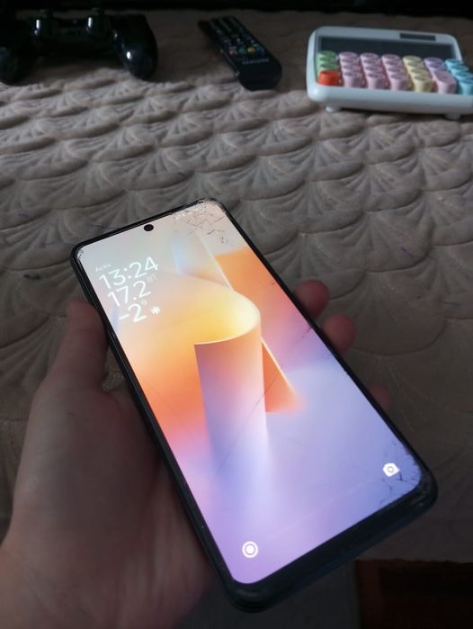 Redmi note 12 Защитный стекло сломаный