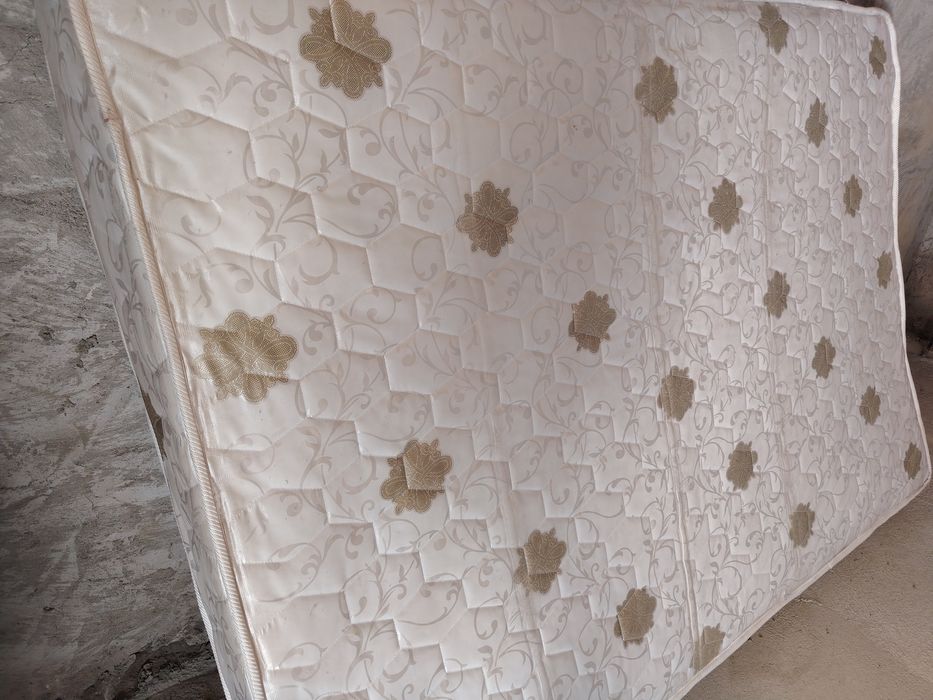 Spalniy divan ishlatilgan
