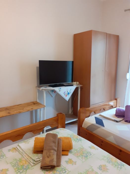 Сграда с три самостоятелни апартамента