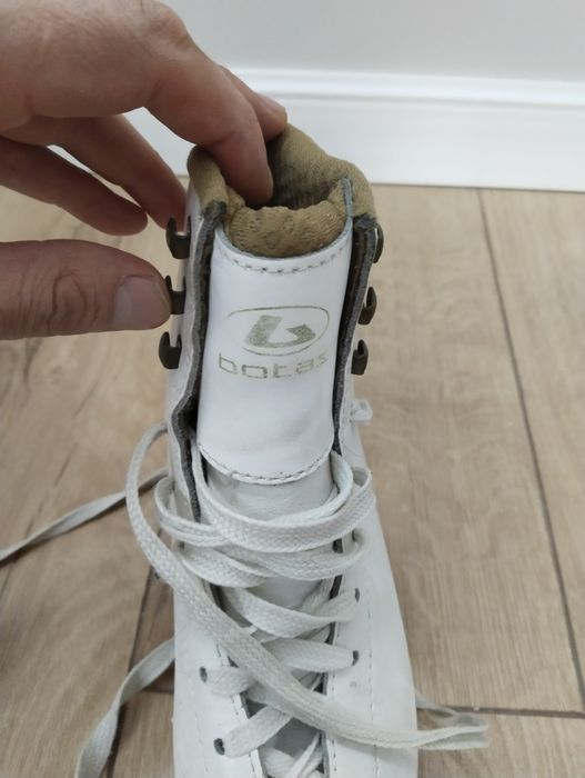 Коньки для фигурного катания botas