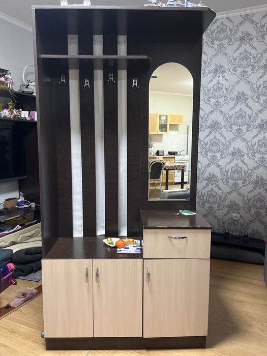 Продам прихожий шкаф