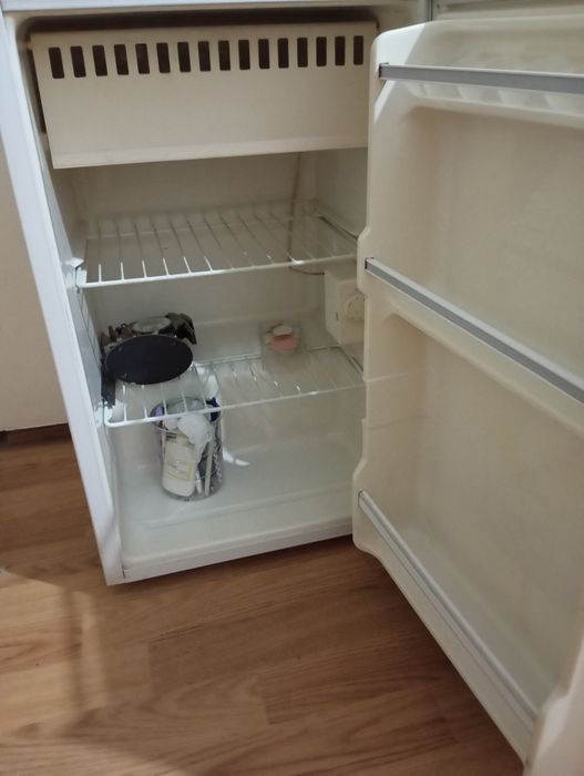 Продаётся холодильник маленький