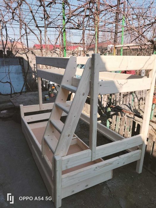 Pat etajat pentru trei persoane