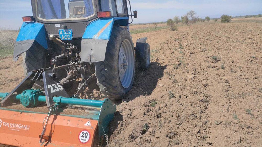 Услуги трактора почвофреза доминатор плуг