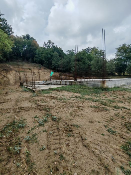 Vând teren intravilan