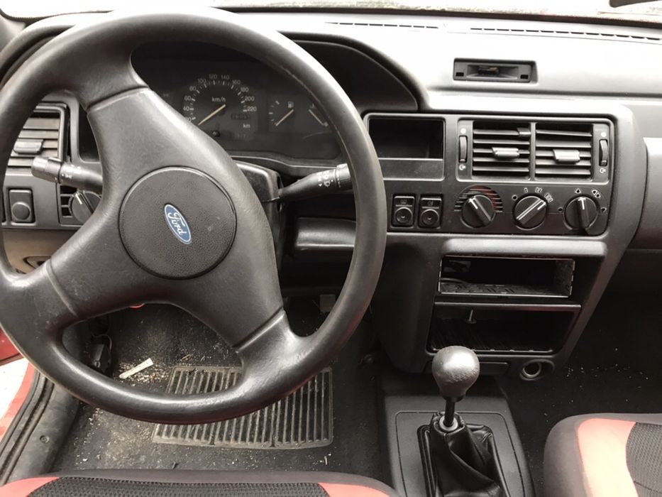 Ford Escort 1.6 На Части