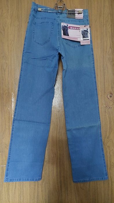 Мужские джинсы. Новые,средней посадки, голубого цвета.
