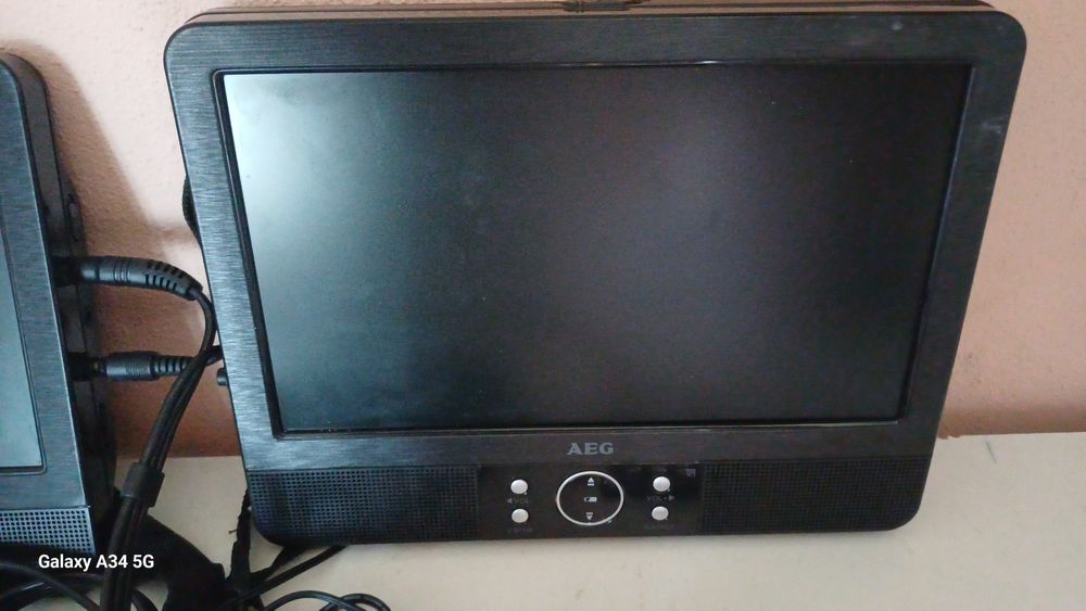 Vând DVD AEG  cu 2 monitoare pt tetiere