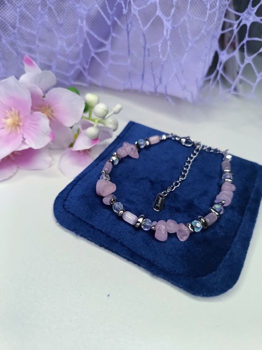 Подаръчна Кутия За 8-МИ МАРТ с гривна -стомана и полискъпоценни камъни