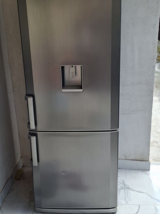 Combina frigorifica Beko defecta.