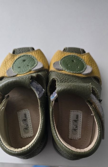 Vând sandale unisex Ariana mărimea 20