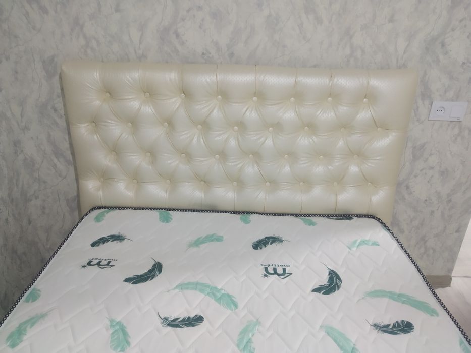 Спальные кровати, с "парящим" эффектом.