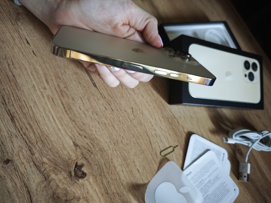 iPhone 13 Pro 128GB Gold + Apple Watch SE 44mm