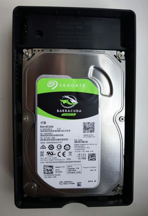 Жёсткий диск с корпусом.