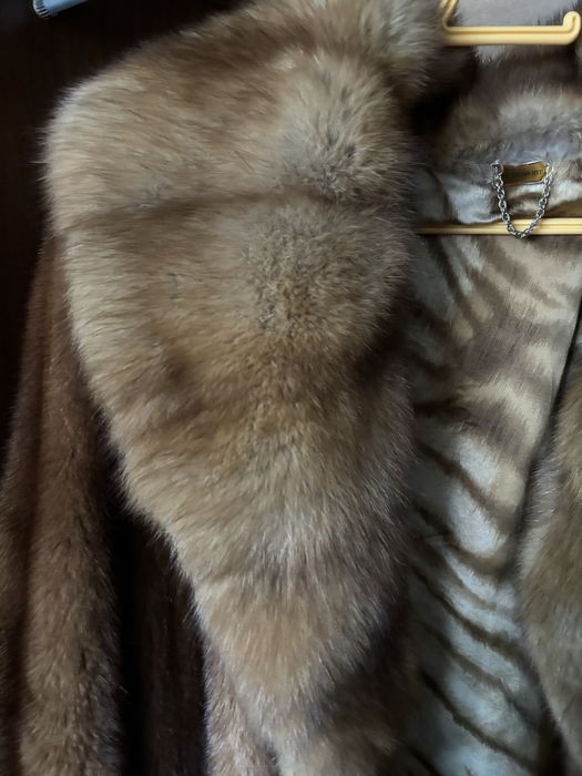 Продам шикарную норковую шубу с воротником из соболя