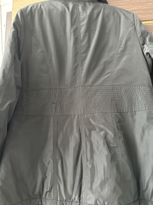 Продам женскую куртку