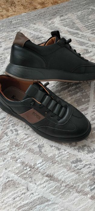 Продам школьные туфли