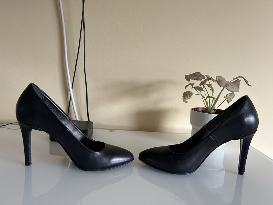 Pantofi cu toc din piele naturala, marimea 37