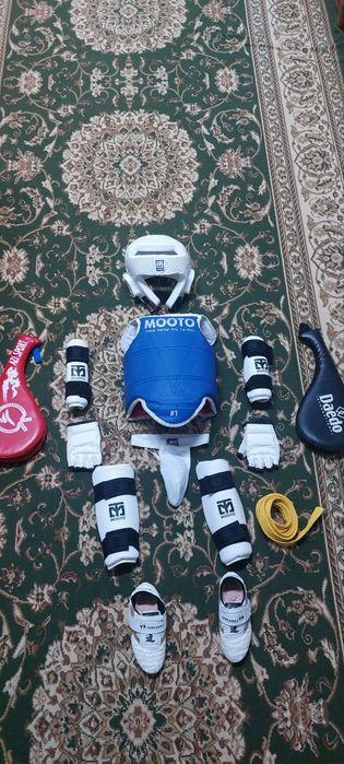 Форма для тхэквондо и вся экипировкаа