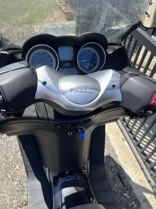 Scuter Piaggio x-evo