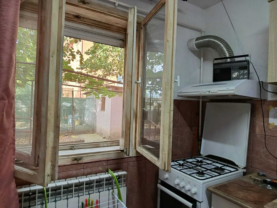 Apartament cu o cameră de vânzare la parter Zona Confectii