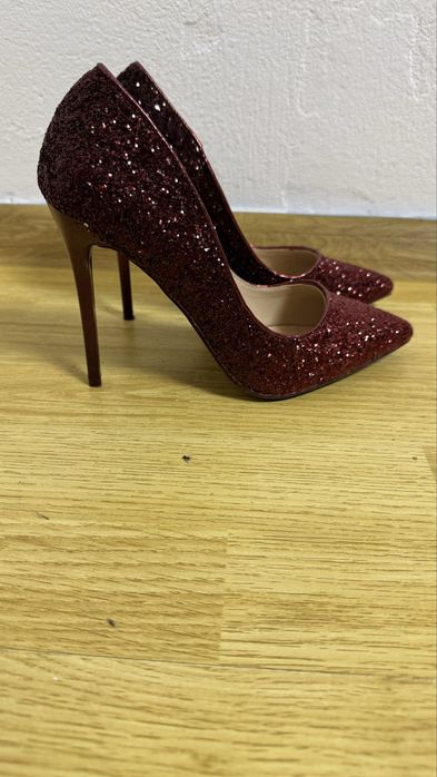 Pantofi marime 37