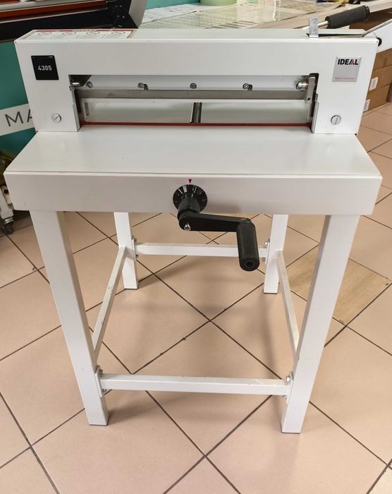 Гилотина Ideal 4305 - Професионална ръчна гилотина за рязане на хартия