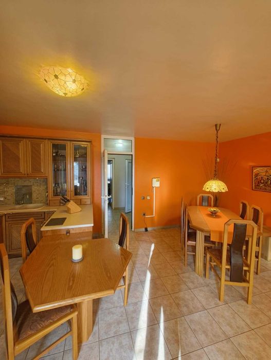 Продава се Къща в Добрич, Дружба 1 - 410 кв.м за 854 €/кв.м - Снимка #2