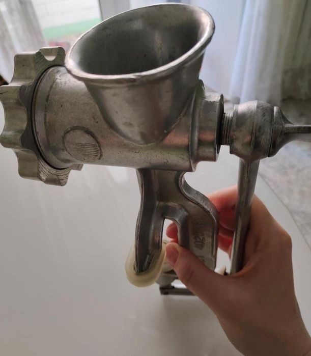 Мясорубка новая.