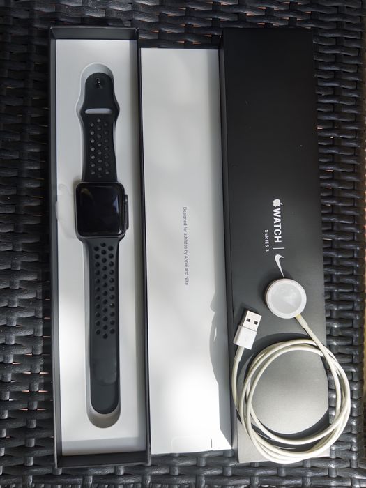 Apple Watch Series 3 Nike+, 42mm, varianta GPS