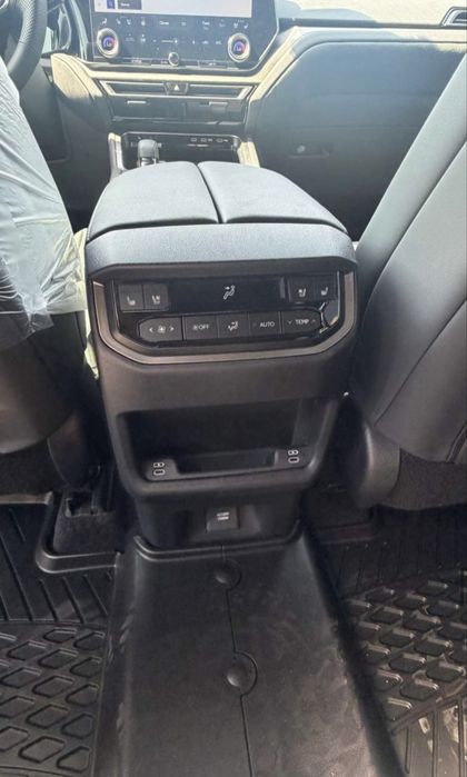 Lexus LX570 2026 — 5