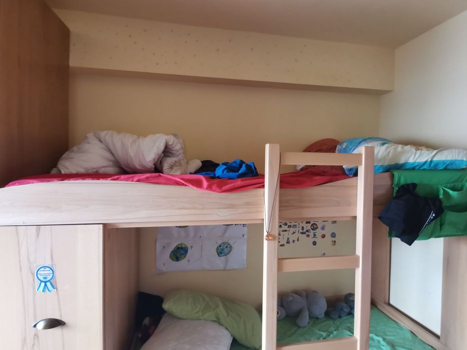 Vând pat copii suprapus lemn masiv